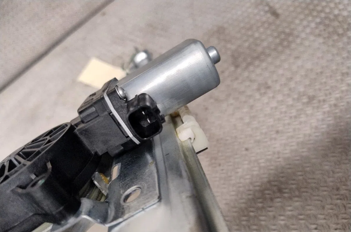 Mecanisme  moteur lève-glace avant droit RENAULT TRAFIC 3 MOYEN  TRAFIC 3 MOYEN PHASE 2 occasion