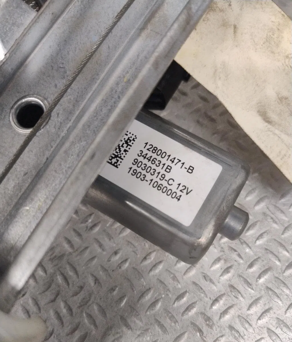 Mecanisme  moteur lève-glace avant droit RENAULT TRAFIC 3  TRAFIC 3 LONG PHASE 2 occasion