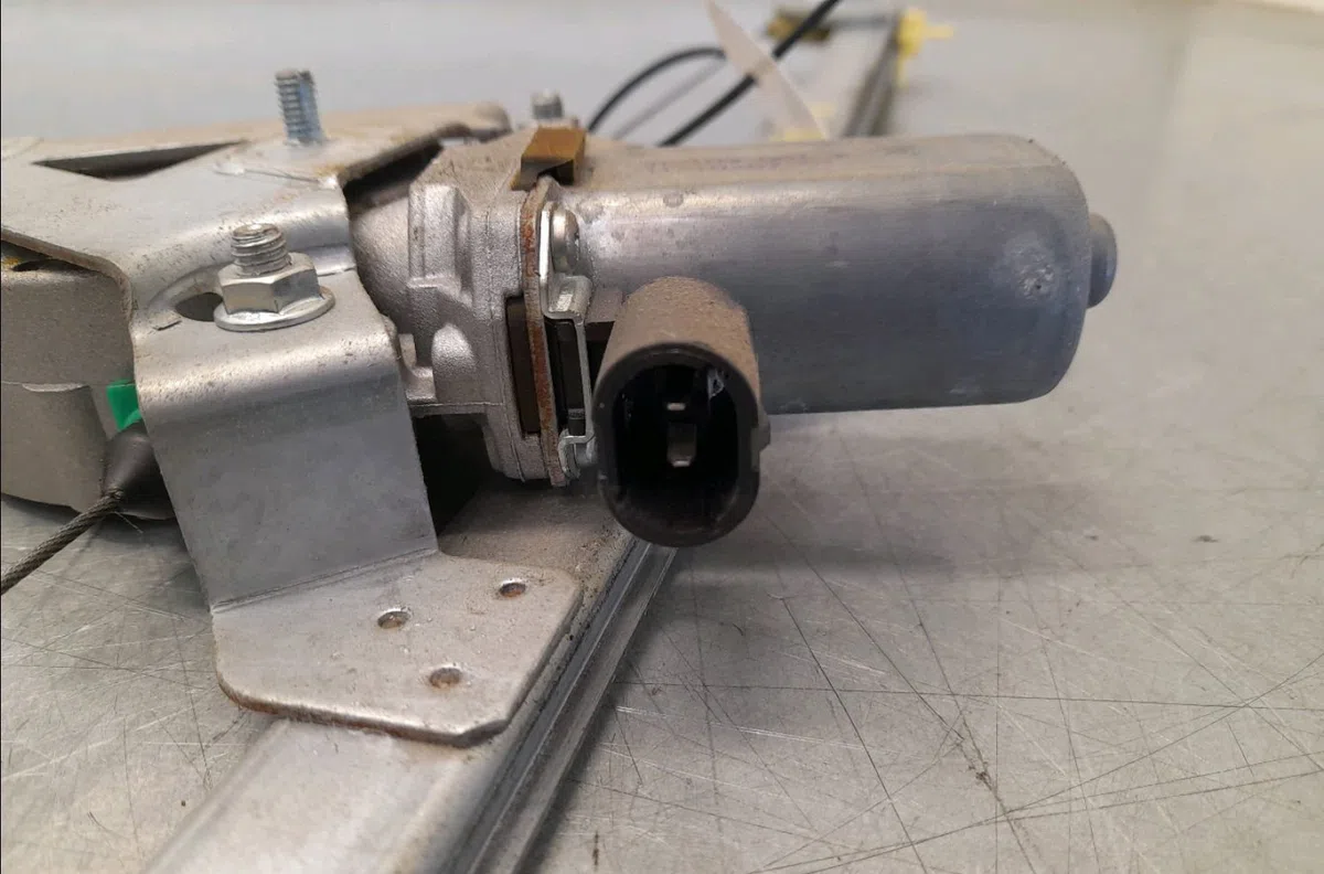 Mecanisme  moteur lève-glace avant droit RENAULT TRAFIC II  2.0 DCI 90ch occasion