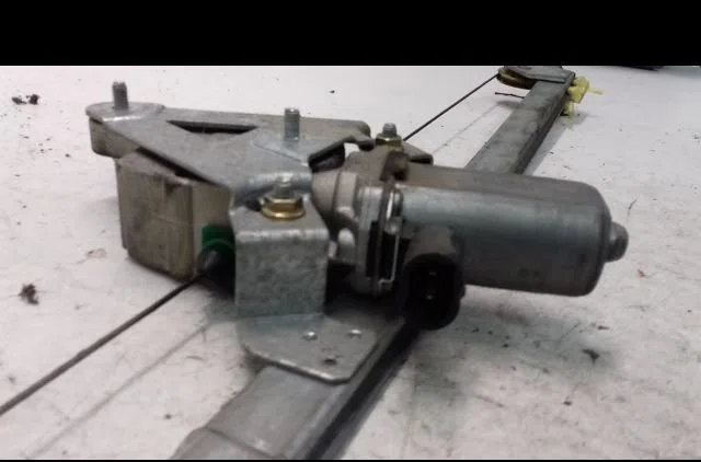 Mecanisme  moteur lève-glace avant droit Renault TRAFIC II Camionnette (FL) 1.9 dci 100 (fl0c) (2001-2006) occasion
