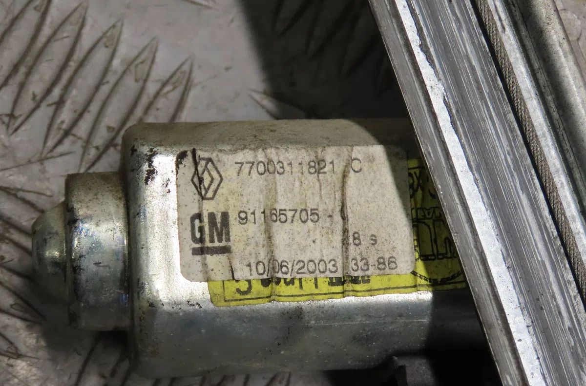 Mecanisme  moteur lève-glace avant droit Renault TRAFIC II Camionnette (FL) 2.5 dci 135 (fl0d) (2003-2006) occasion
