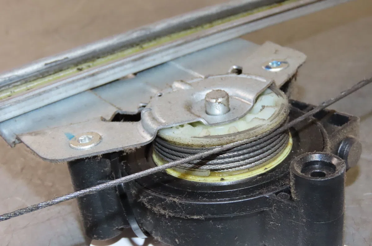 Mecanisme  moteur lève-glace avant droit Renault TRAFIC II Camionnette (FL) 2.5 dci 145 (fl0j) (2006) occasion