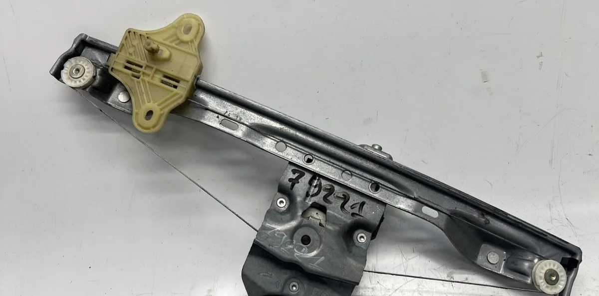 Mecanisme moteur lève-glace avant droit RENAULT TWINGO 3 PHASE 1 occasion