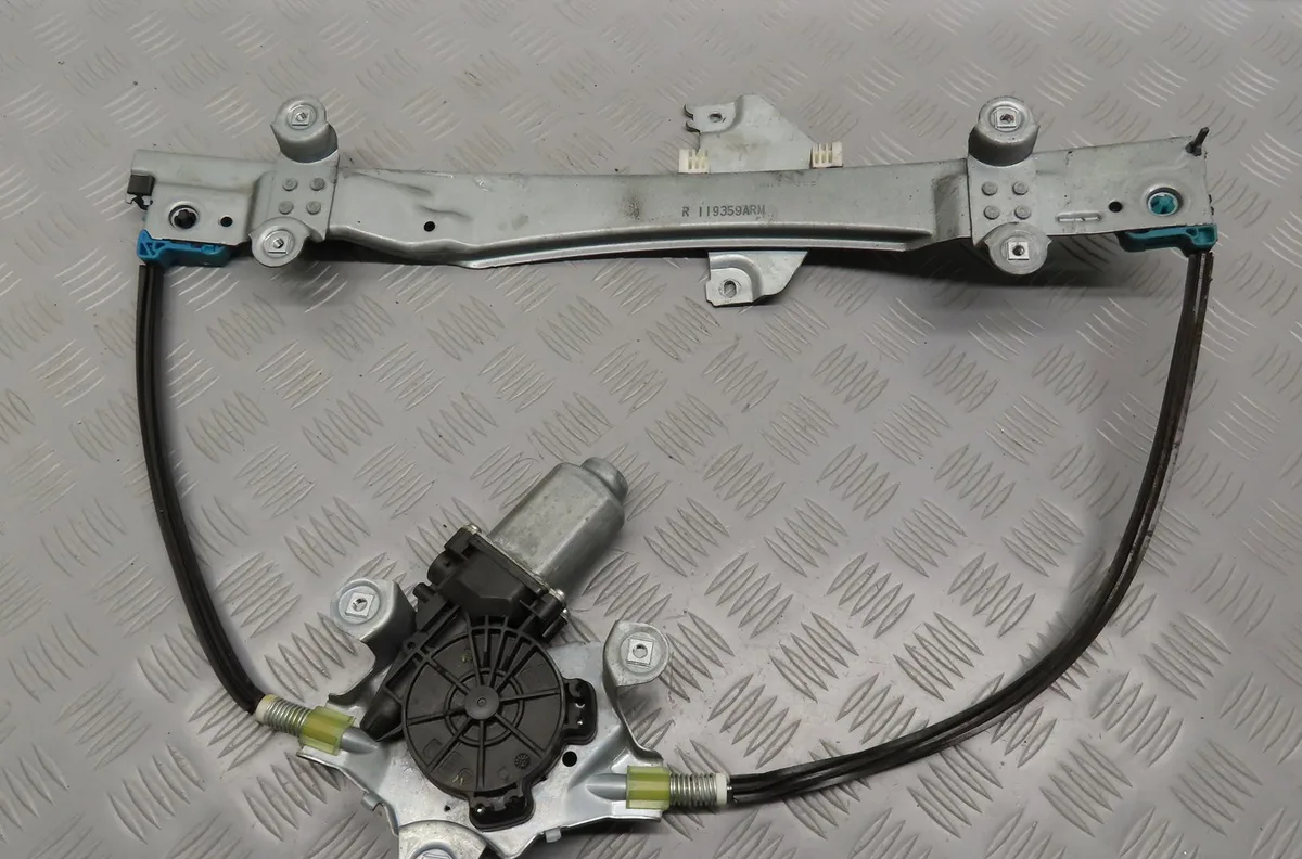 Mecanisme moteur lève-glace avant droit Renault TWINGO II (CN0_) 1.2 16v (cn0k, cn0v) (2007) 3 portes occasion