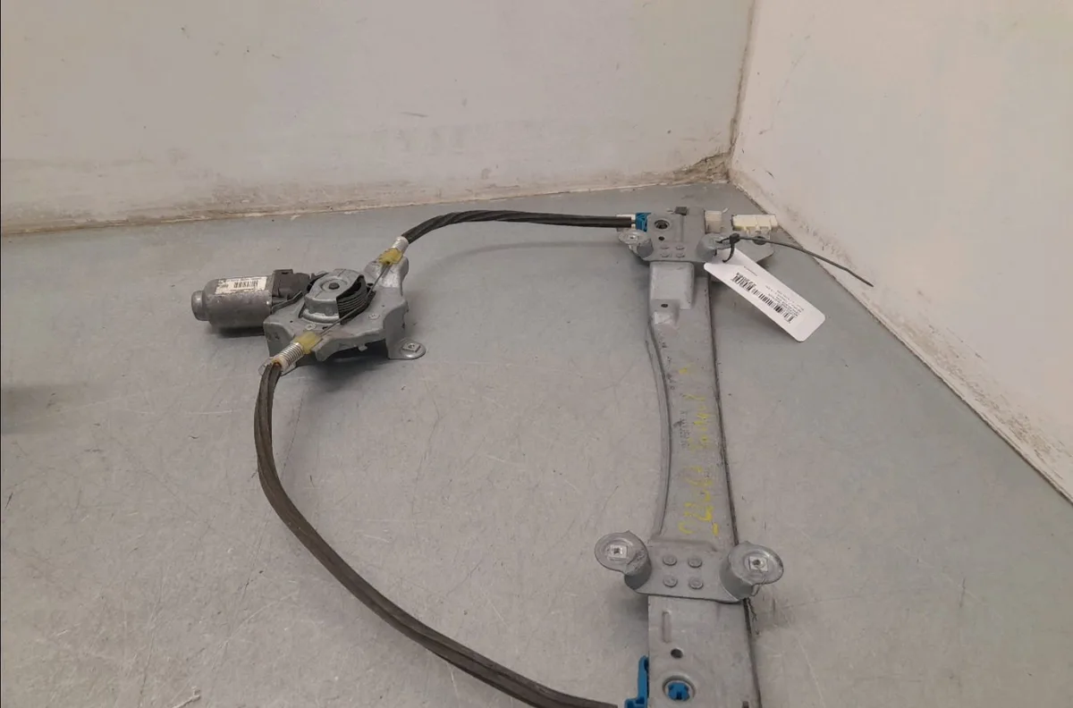 Mecanisme moteur lève-glace avant droit Renault TWINGO II (CN0_) 1.5 dci (cn0u) (2008-2014) 3 portes occasion