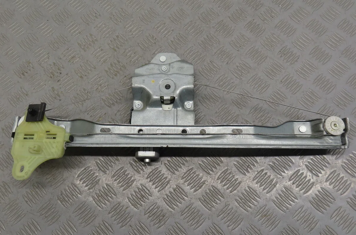 Mecanisme  moteur lève-glace avant droit Renault TWINGO III (BCM_, BCA_) 1.0 sce 70 (bcmb) (2015) 5 portes occasion
