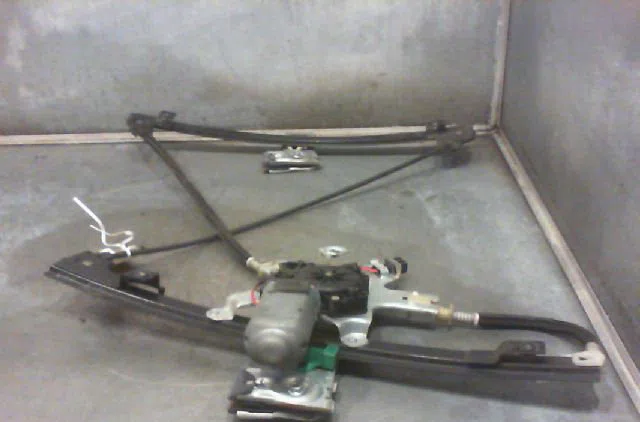 Mecanisme  moteur lève-glace avant droit SEAT CORDOBA occasion