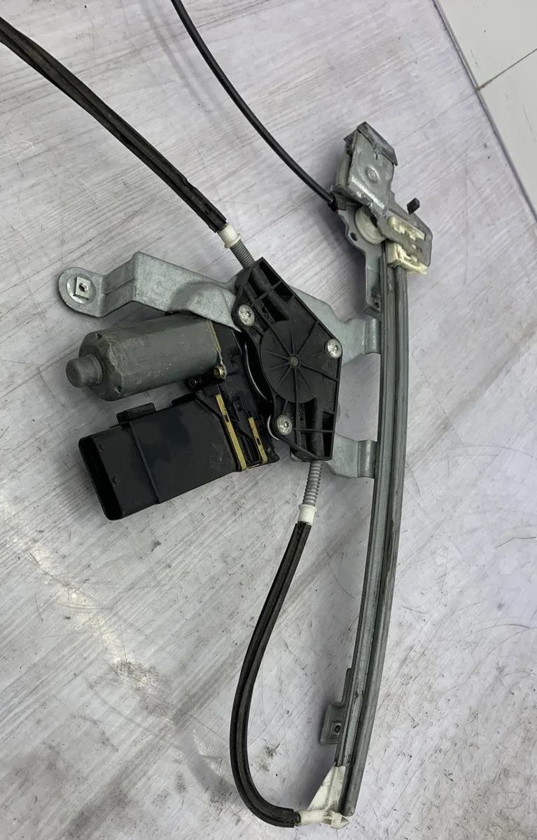 Mecanisme moteur lève-glace avant droit SKODA OCTAVIA 1 PHASE 1 occasion