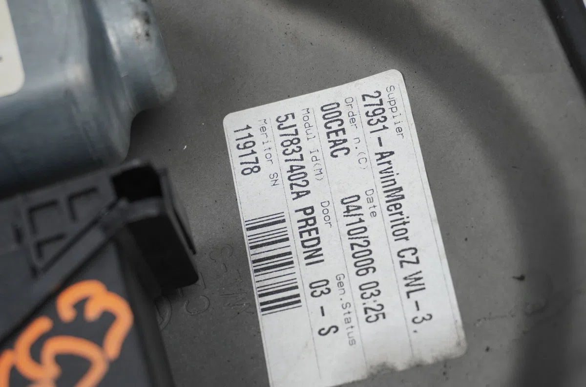 Mecanisme  moteur lève-glace avant droit Skoda ROOMSTER (5J7) 1.9 tdi (2006-2010) 5 portes occasion