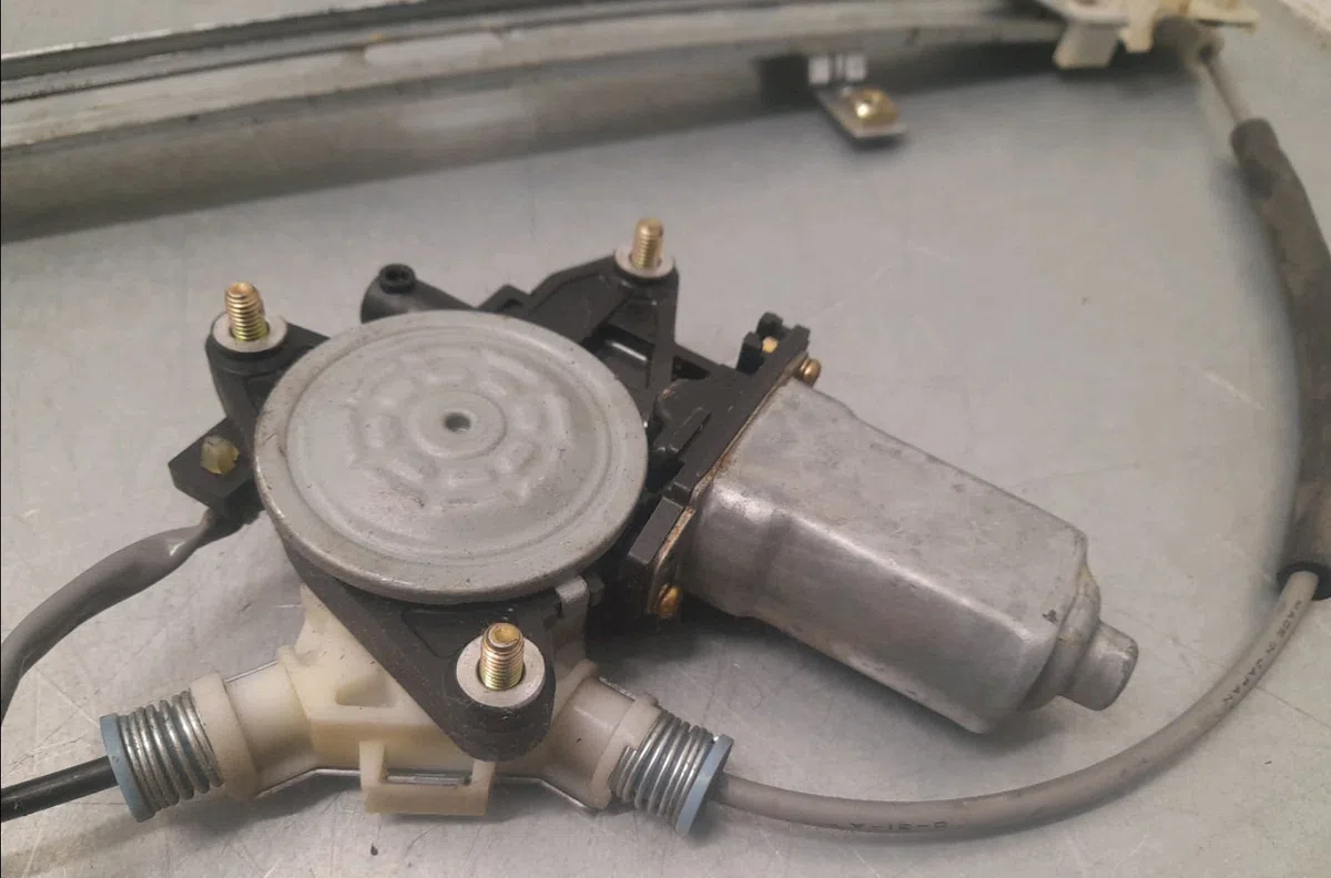 Mecanisme  moteur lève-glace avant droit Suzuki GRAND VITARA I (FT, HT) 2.0 hdi 110 16v 4x4 (sq 420d) (2001-2005) occasi