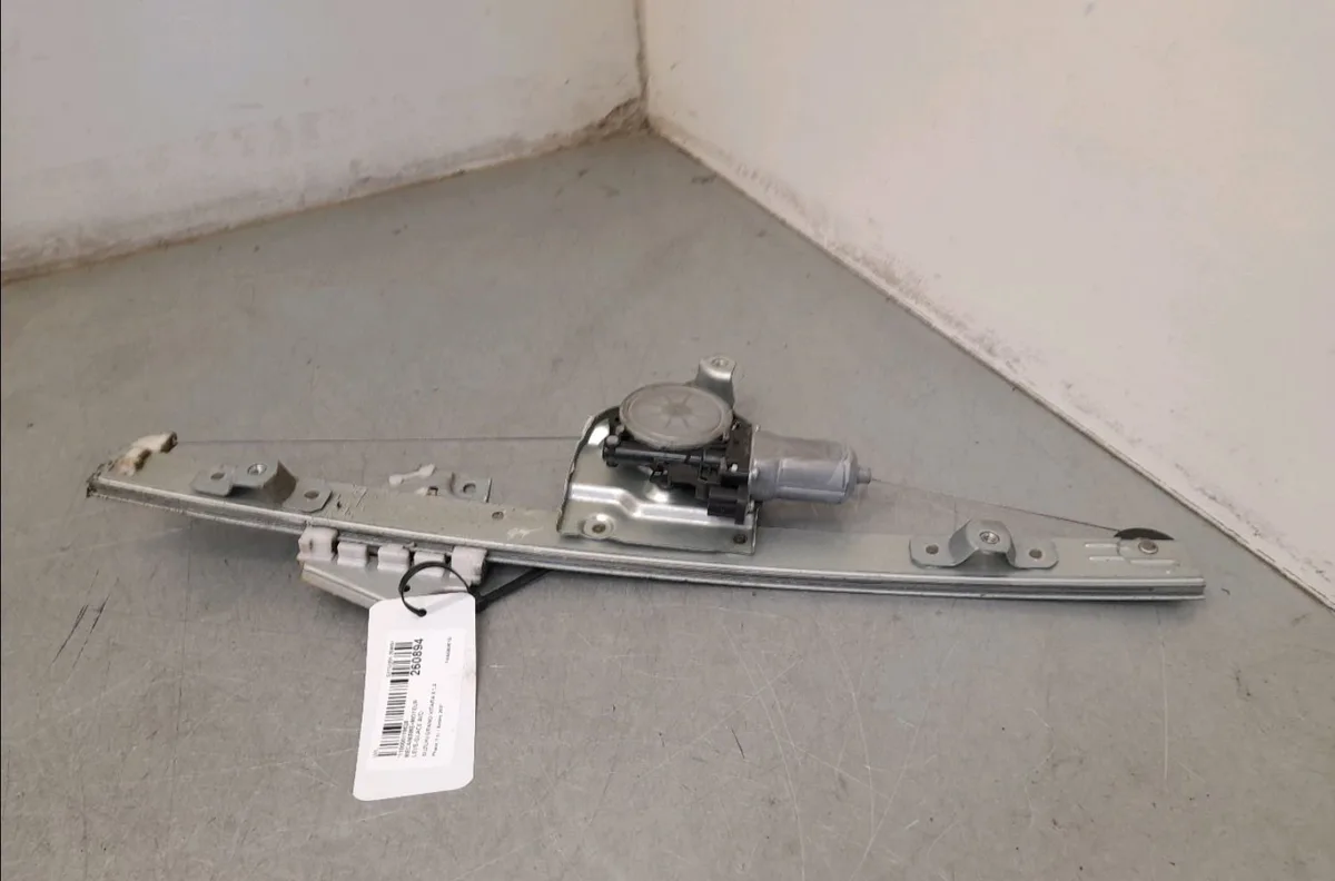 Mecanisme moteur lève-glace avant droit Suzuki GRAND VITARA II (JT, TE, TD) 1.9 ddis traction intégrale (jt419, td44, j