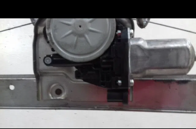 Mecanisme  moteur lève-glace avant droit Suzuki GRAND VITARA II (JT, TE, TD) 1.9 ddis traction intégrale (jt419, td44, j
