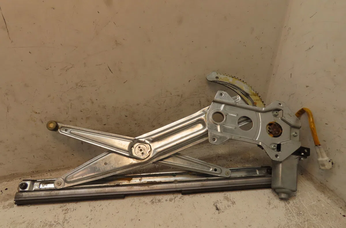 Mecanisme  moteur lève-glace avant droit Suzuki IGNIS II (MH) 1.3 ddis (rm413d) (2003) occasion