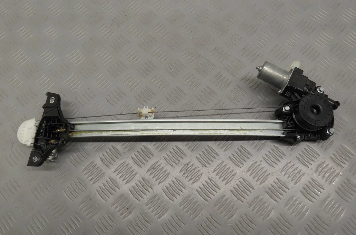 Mecanisme  moteur lève-glace avant droit Suzuki IGNIS III (MF) 1.2 hybrid allgrip (atk412) (2016) occasion