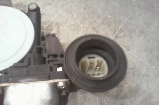 Mecanisme  moteur lève-glace avant droit Suzuki SWIFT III (MZ, EZ) 1.3 (rs 413) (2005) occasion