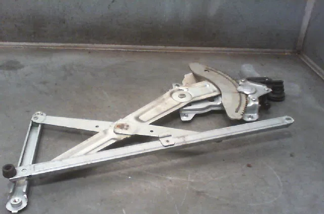 Mecanisme  moteur lève-glace avant droit Suzuki SWIFT III (MZ, EZ) 1.3 (rs 413) (2005) occasion