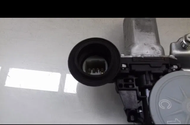 Mecanisme  moteur lève-glace avant droit Suzuki SWIFT III (MZ, EZ) 1.3 (rs 413) (2005) occasion