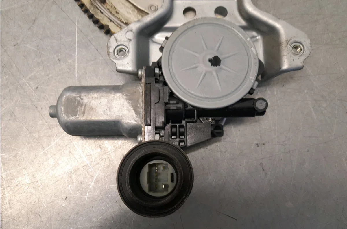 Mecanisme  moteur lève-glace avant droit Suzuki SWIFT III (MZ, EZ) 1.3 (rs 413) (2005) occasion
