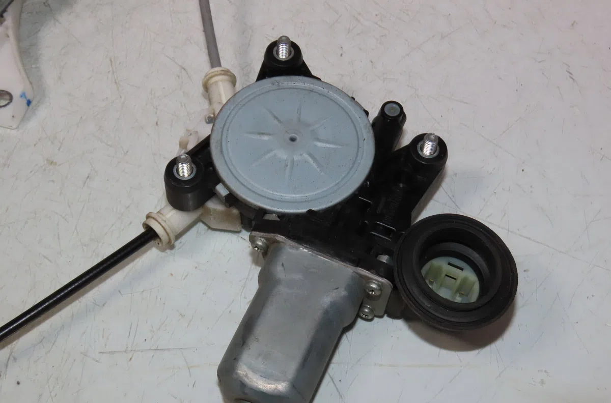 Mecanisme  moteur lève-glace avant droit Suzuki SWIFT IV (FZ, NZ) 1.2 4x4 (azh 412) (2010) occasion