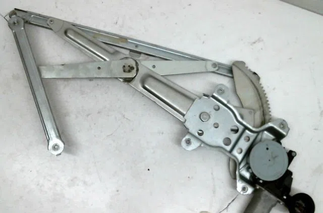 Mecanisme  moteur lève-glace avant droit SUZUKI SWIFT occasion