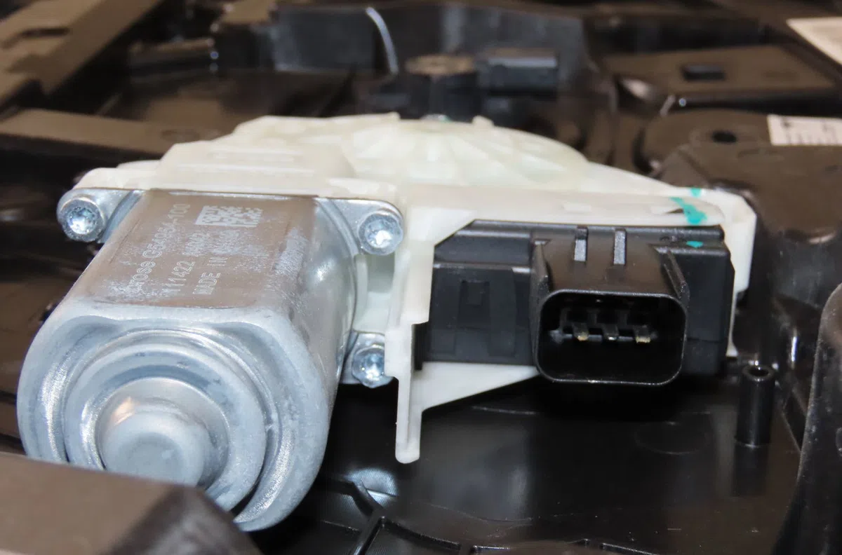 Mecanisme  moteur lève-glace avant droit Tesla MODEL Y (5YJY) Ev (2019) occasion