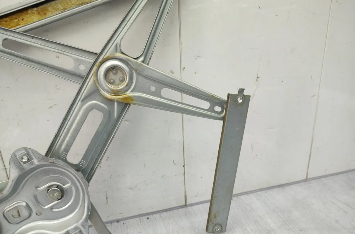 Mecanisme  moteur lève-glace avant droit TOYOTA AURIS 1 PHASE 2 occasion