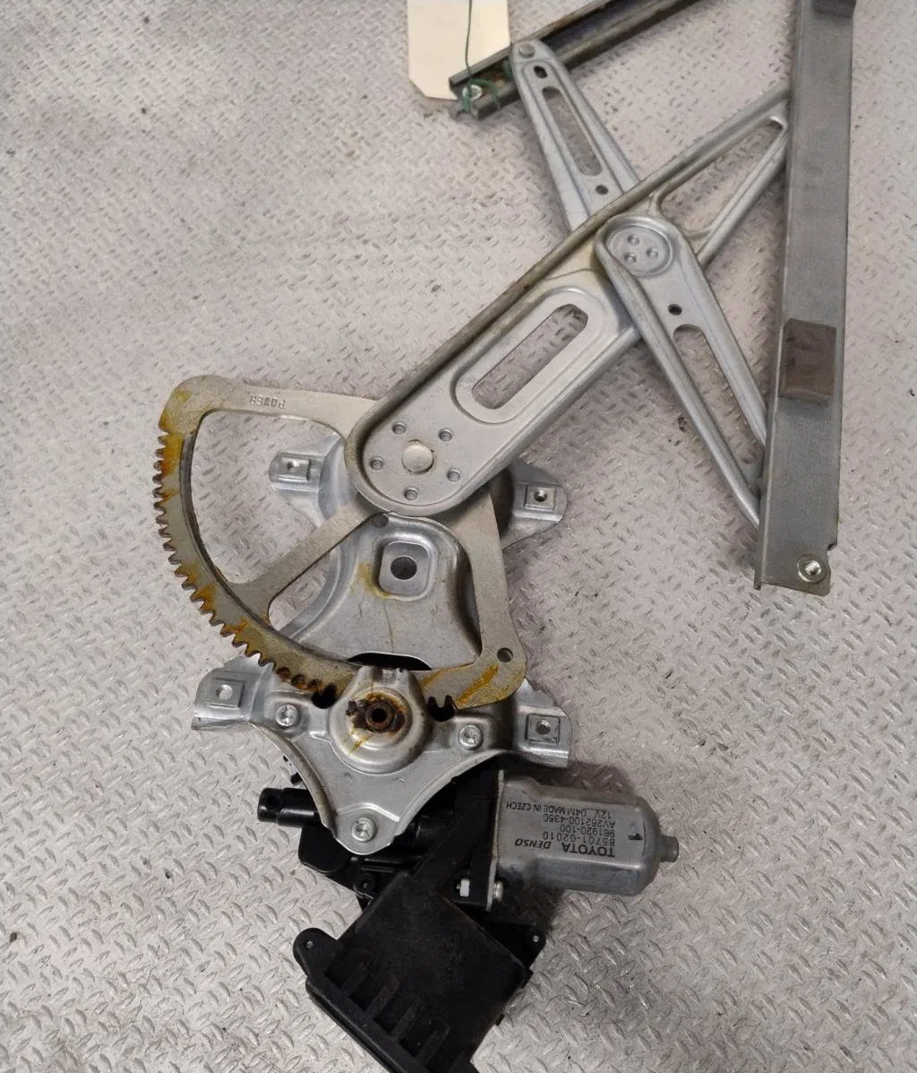 Mecanisme  moteur lève-glace avant droit Toyota AURIS (_E15_) 2.0 d-4d (ade150_) (2006-2012) occasion
