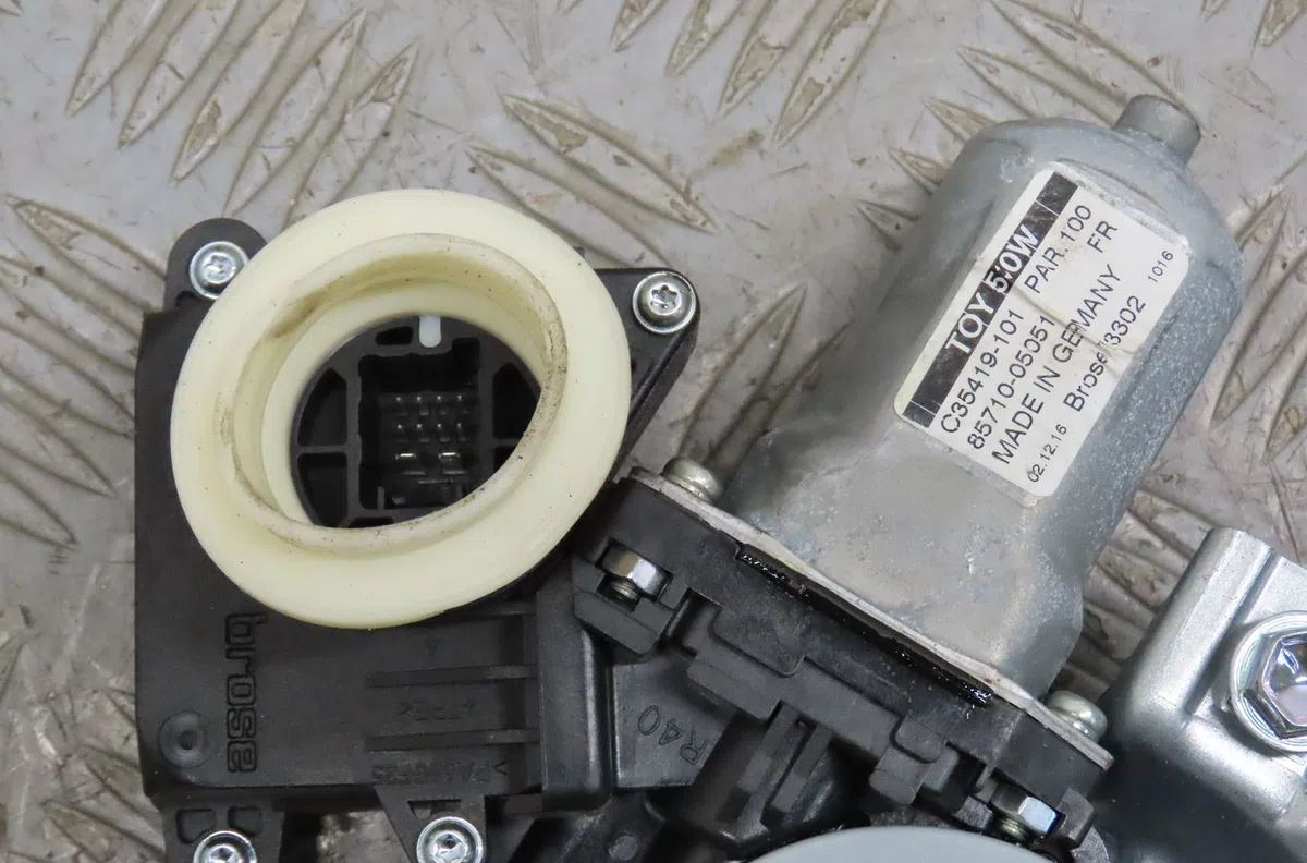 Mecanisme  moteur lève-glace avant droit Toyota AVENSIS Break (_T27_) 1.6 d4-d (wwt270_) (2015-2018) occasion