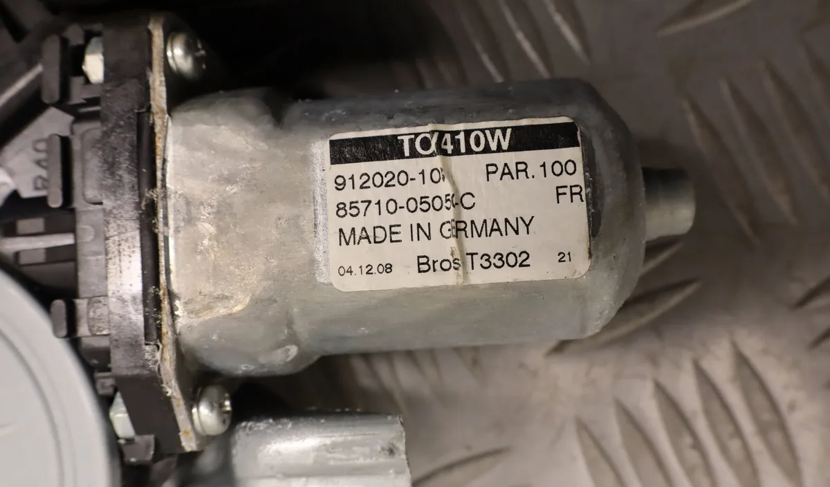 Mecanisme  moteur lève-glace avant droit Toyota AVENSIS Break (_T27_) 2.0 d-4d (adt270_) (2011-2018) occasion