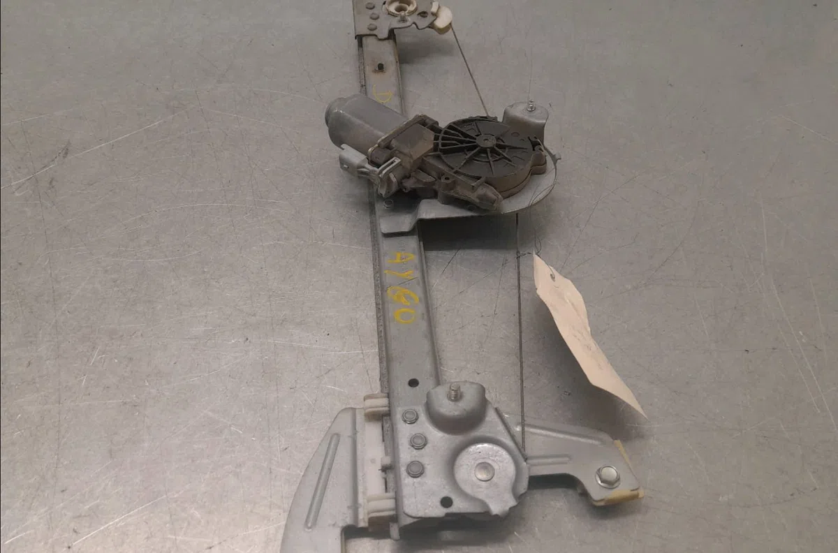 Mecanisme  moteur lève-glace avant droit TOYOTA AYGO I  1.0 VVTI occasion