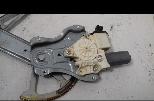 Mecanisme  moteur lève-glace avant droit Toyota COROLLA (_E12_) 1.4 d (nde120_) (2004-2007) 5 portes occasion