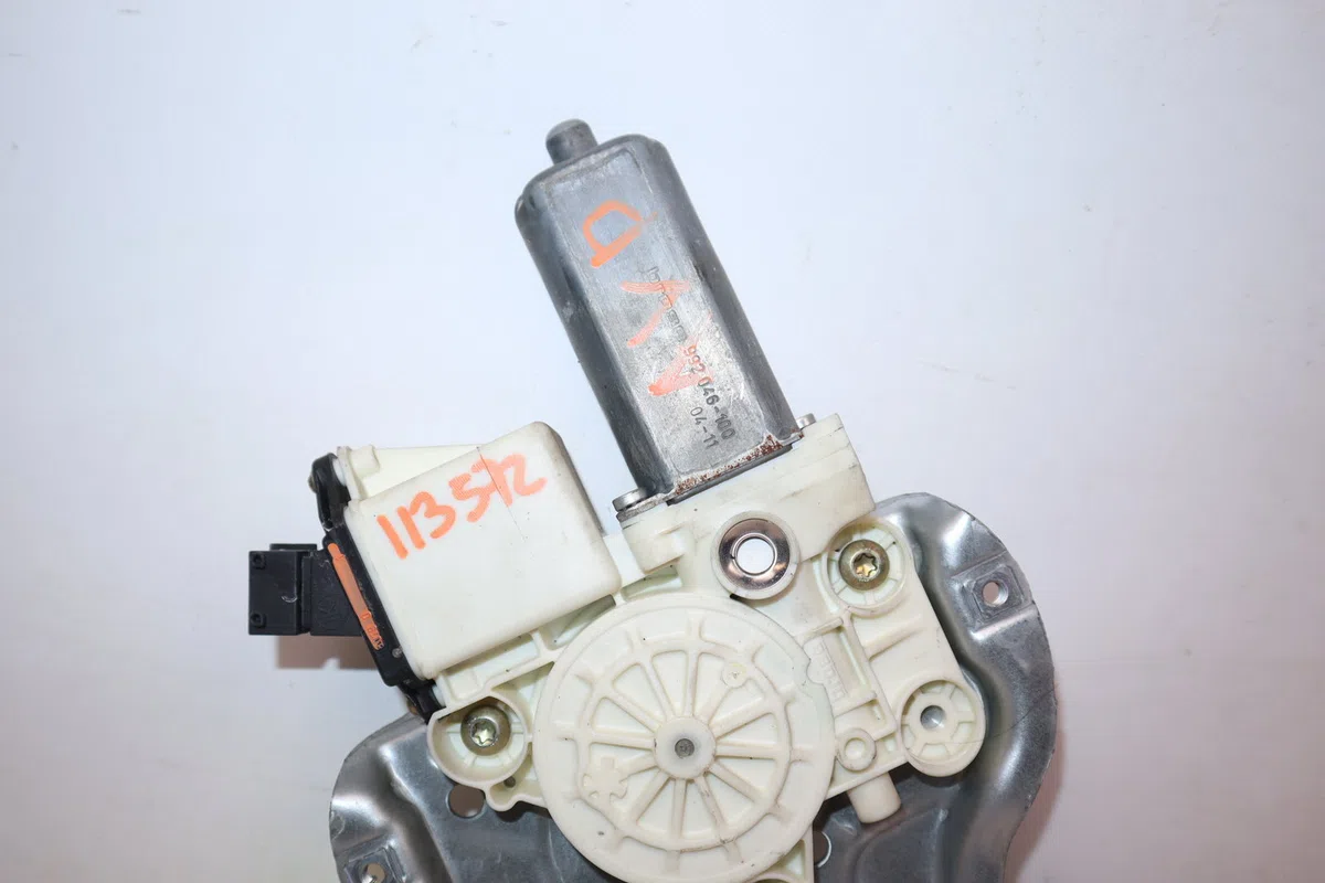 Mecanisme  moteur lève-glace avant droit Toyota COROLLA (_E12_) 2.0 d-4d (cde120r_, cde120l_) (2002-2006) occasion