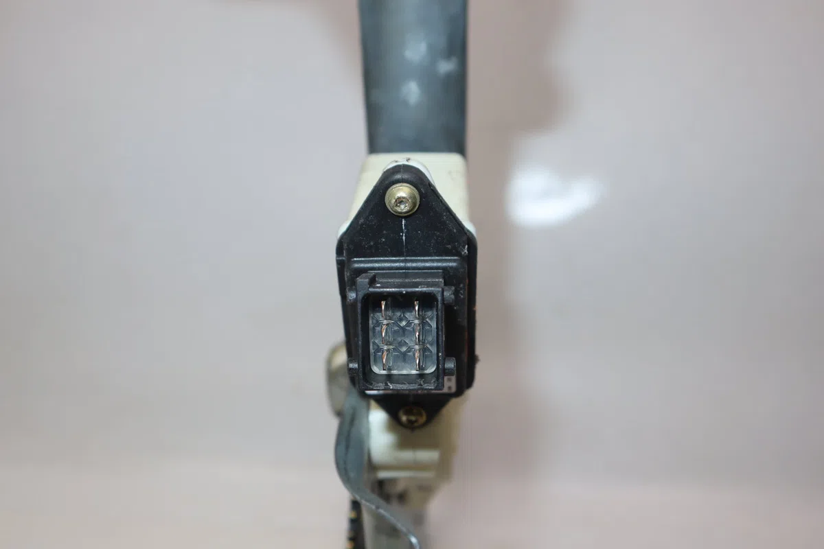 Mecanisme  moteur lève-glace avant droit Toyota COROLLA (_E12_) 2.0 d-4d (cde120r_, cde120l_) (2002-2006) occasion