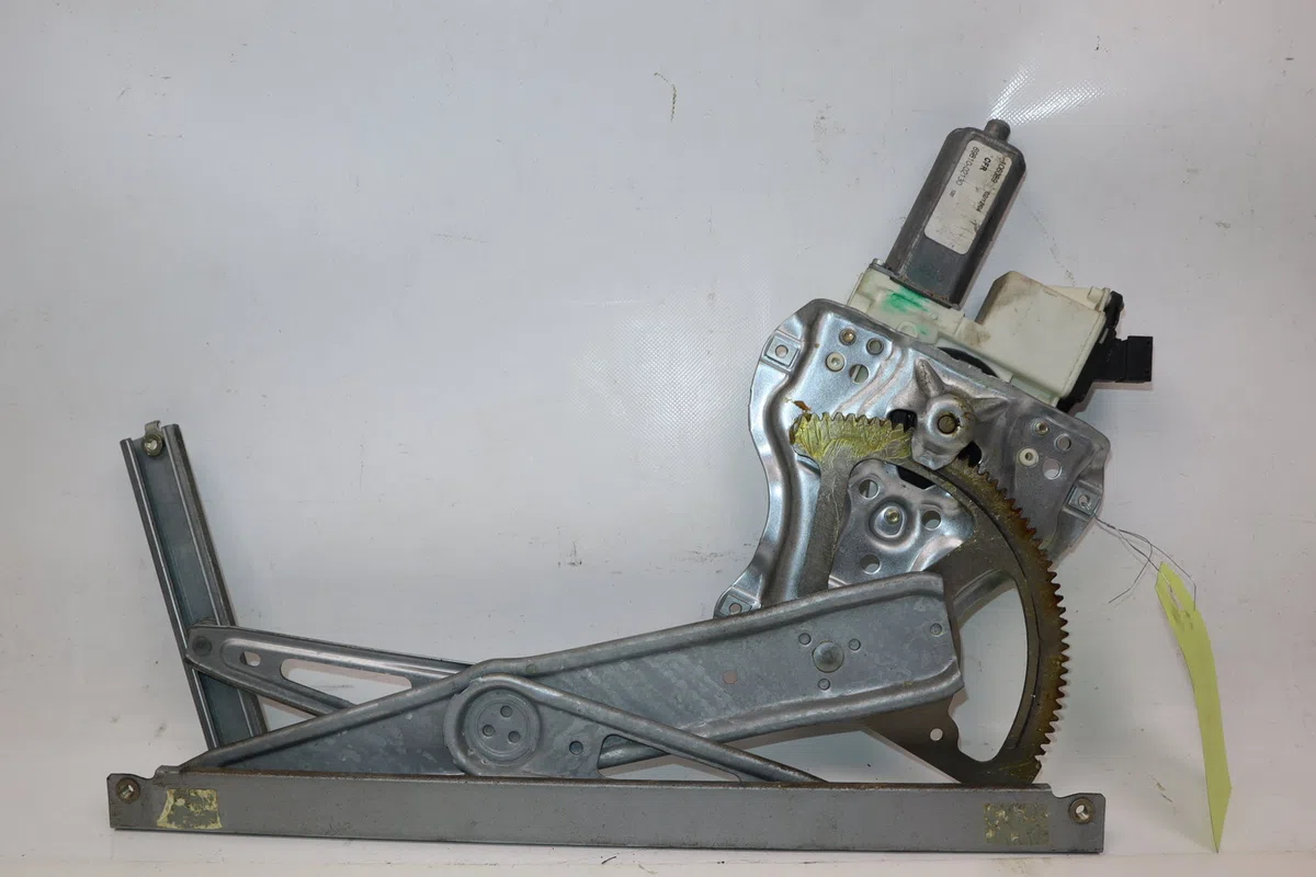 Mecanisme  moteur lève-glace avant droit Toyota COROLLA (_E12_) 2.0 d-4d (cde120r_, cde120l_) (2002-2006) occasion