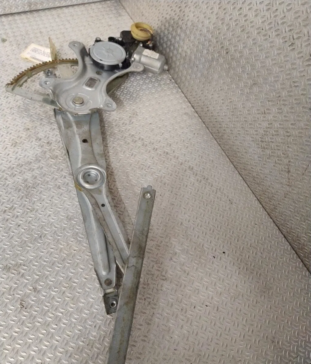 Mecanisme  moteur lève-glace avant droit Toyota COROLLA Verso (ZER_, ZZE12_, R1_) 2.2 d-4d (aur10_) (2005-2009) 5 portes