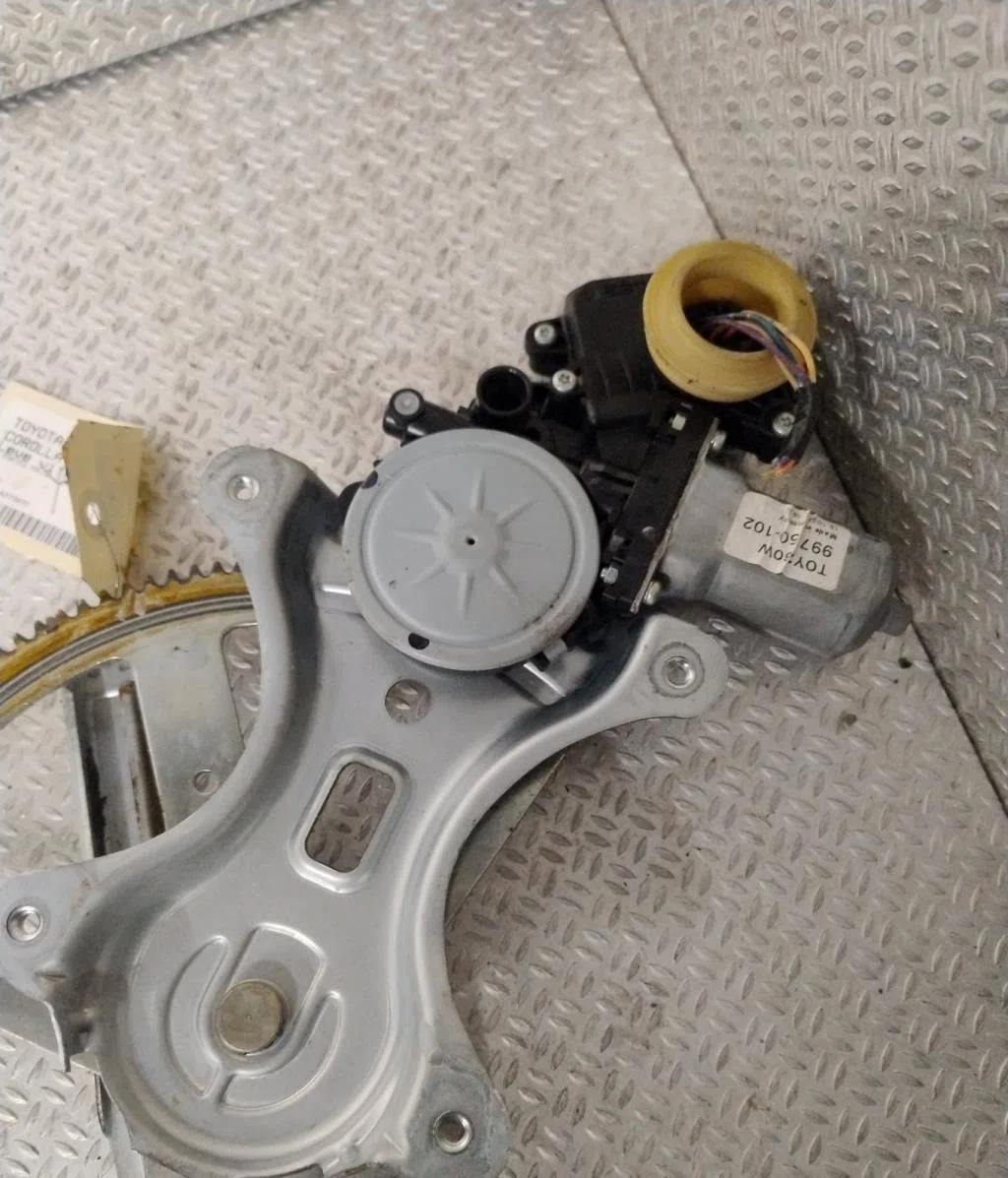 Mecanisme  moteur lève-glace avant droit Toyota COROLLA Verso (ZER_, ZZE12_, R1_) 2.2 d-4d (aur10_) (2005-2009) 5 portes