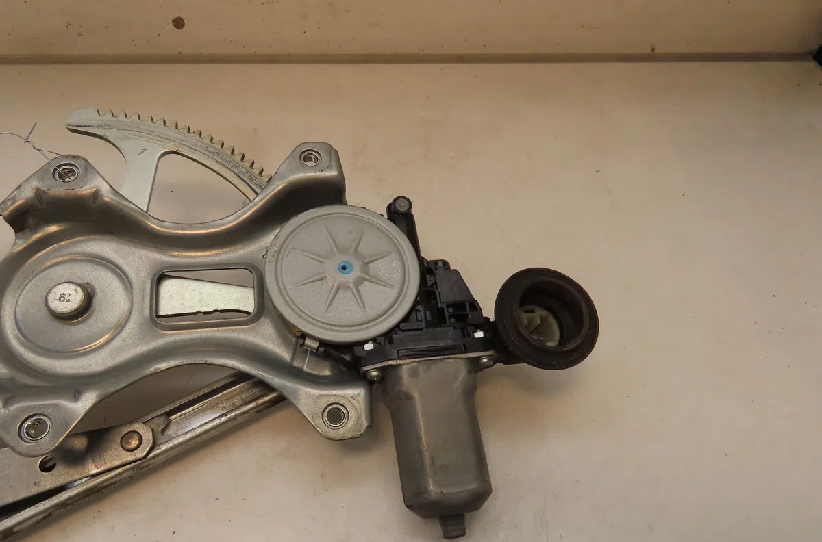 Mecanisme  moteur lève-glace avant droit Toyota RAV 4 IV (_A4_) 2.2 d 4wd (ala49) (2012) occasion