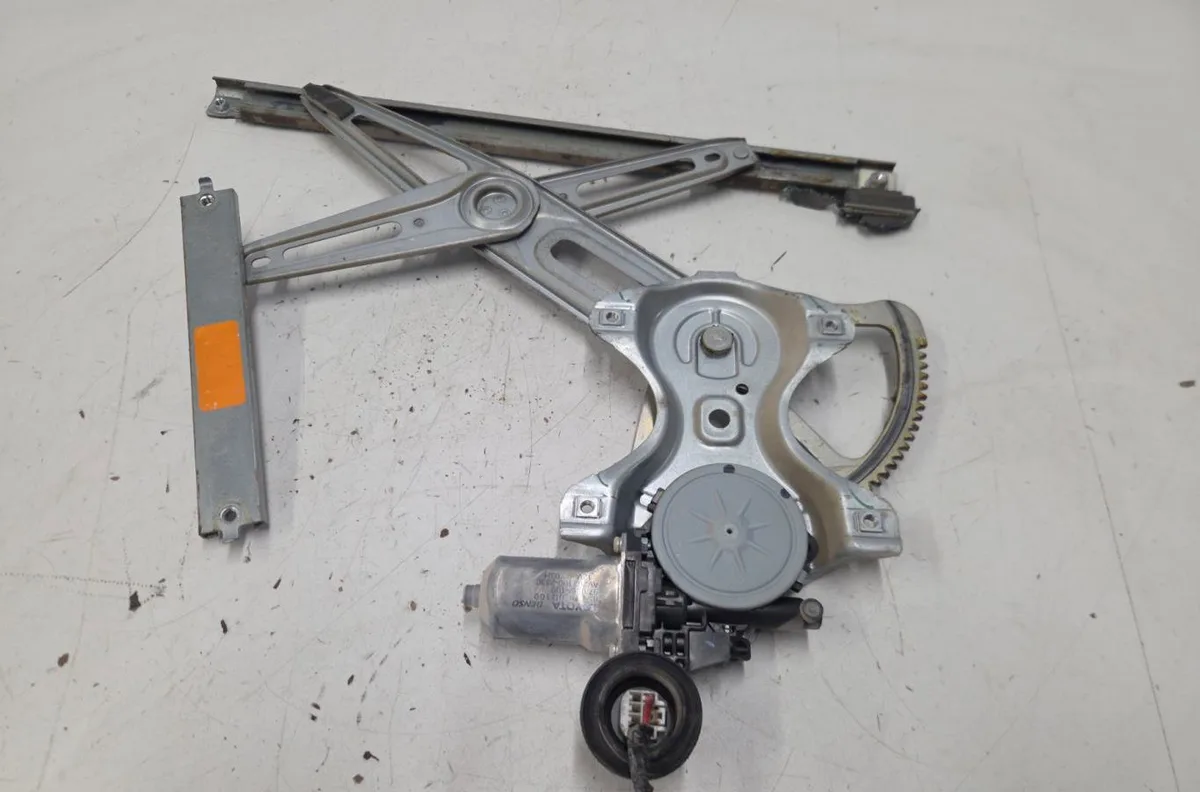 Mecanisme  moteur lève-glace avant droit TOYOTA YARIS 2 PHASE 1 occasion
