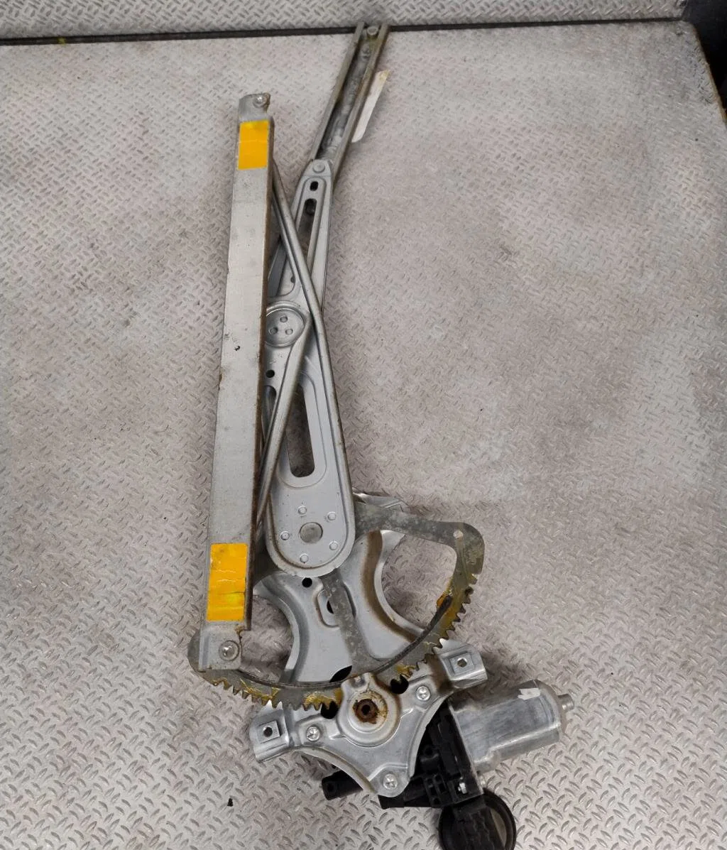 Mecanisme  moteur lève-glace avant droit TOYOTA YARIS 2  YARIS 2 PHASE 1 occasion