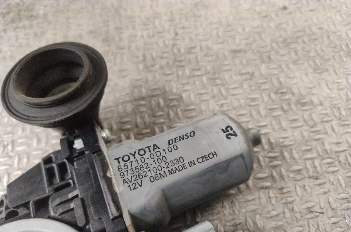 Mecanisme  moteur lève-glace avant droit Toyota YARIS (_P9_) 1.4 d-4d (nlp90_) (2005-2012) occasion
