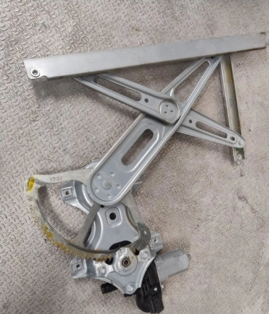 Mecanisme  moteur lève-glace avant droit Toyota YARIS (_P9_) 1.4 d-4d (nlp90_) (2005-2012) occasion