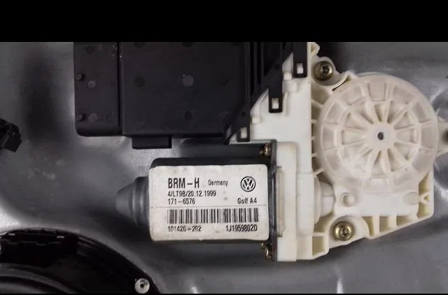 Mecanisme  moteur lève-glace avant droit Volkswagen GOLF IV (1J1) 1.9 tdi (1997-2004) occasion
