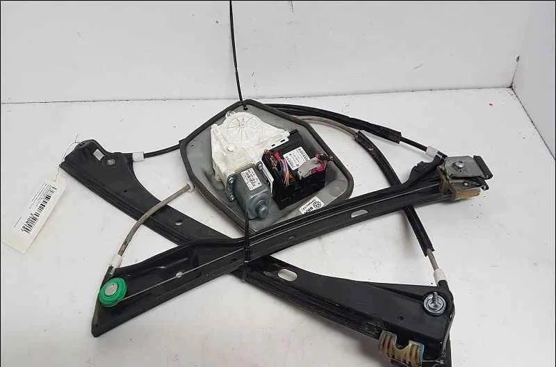 Mecanisme  moteur lève-glace avant droit VOLKSWAGEN GOLF PLUS occasion