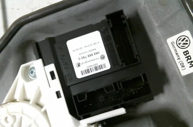 Mecanisme  moteur lève-glace avant droit Volkswagen GOLF PLUS V (5M1, 521) 1.6 fsi (2004-2008) occasion