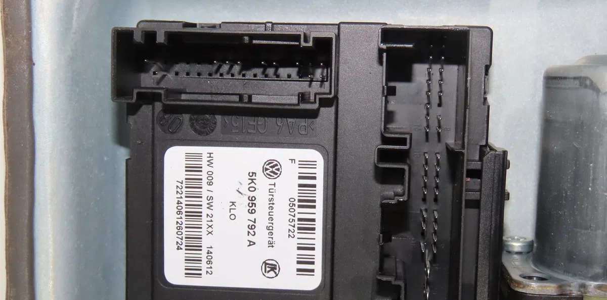 Mecanisme  moteur lève-glace avant droit Volkswagen GOLF PLUS V (5M1, 521) 1.6 tdi (2009-2013) 5 portes occasion