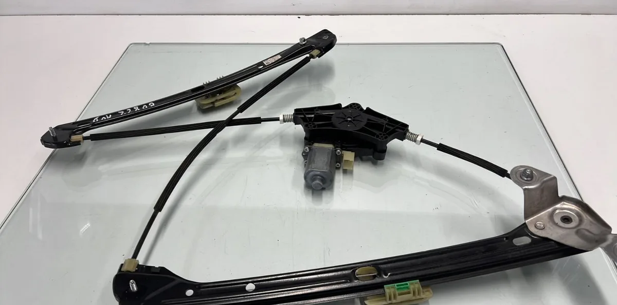 Mecanisme moteur lève-glace avant droit VOLKSWAGEN GOLF SPORTSVAN PHASE 1 occasion