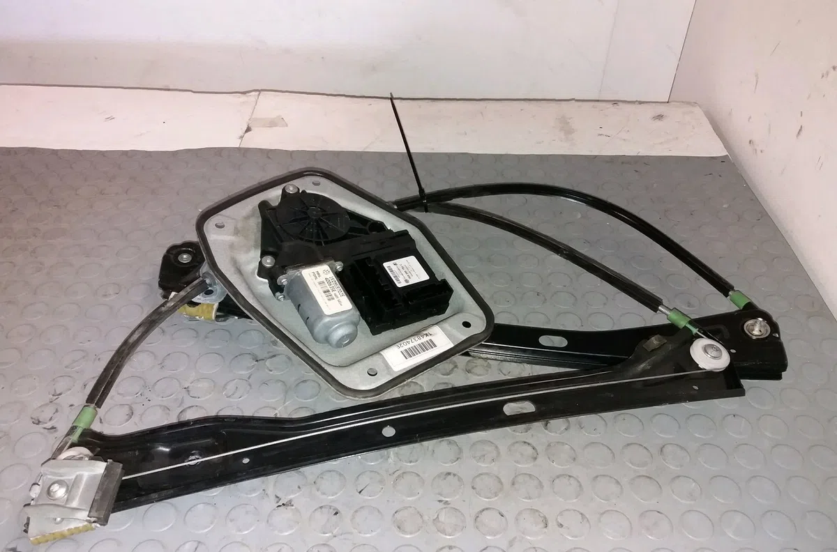 Mecanisme + moteur lève-glace avant droit VOLKSWAGEN GOLF V 2005 occasion