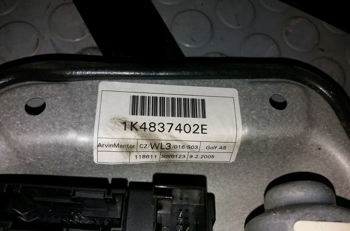 Mecanisme + moteur lève-glace avant droit VOLKSWAGEN GOLF V 2005 occasion