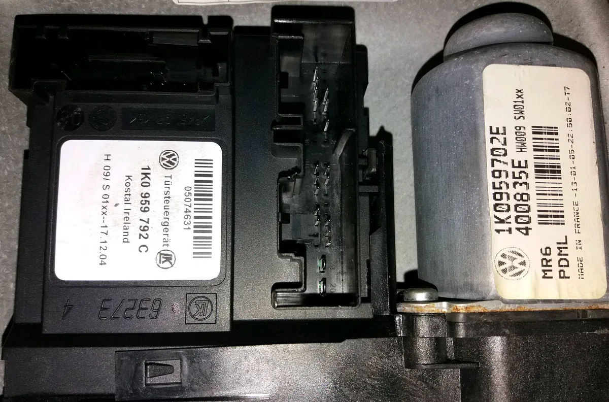 Mecanisme + moteur lève-glace avant droit VOLKSWAGEN GOLF V 2005 occasion