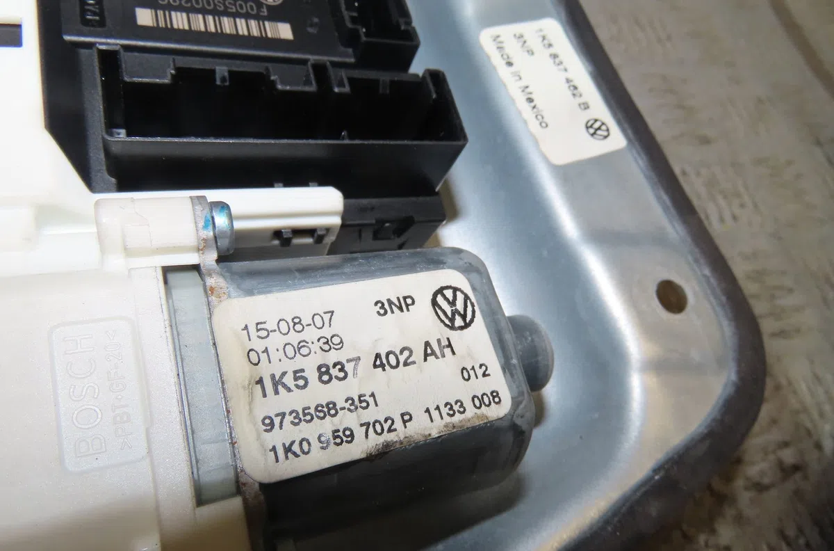 Mecanisme  moteur lève-glace avant droit Volkswagen GOLF V Variant (1K5) 1.9 tdi (2007-2009) occasion